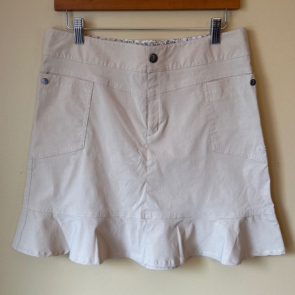 Athleta Dresses & Skirts - Athleta size 6 Ruffled Skirt with side pockets